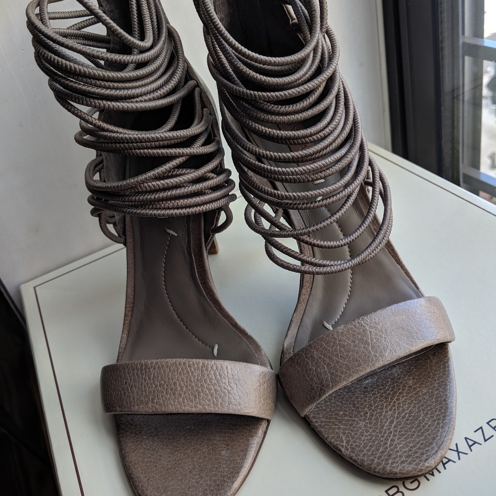 BCBG Max Azria Sandal/ Size 38